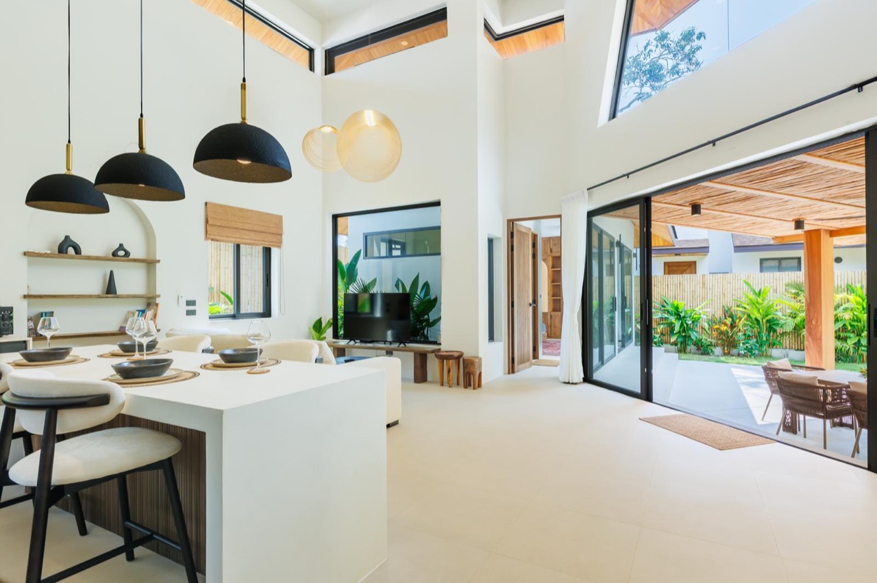 Light-filled open kitchen and living room connected to the outdoor terrace